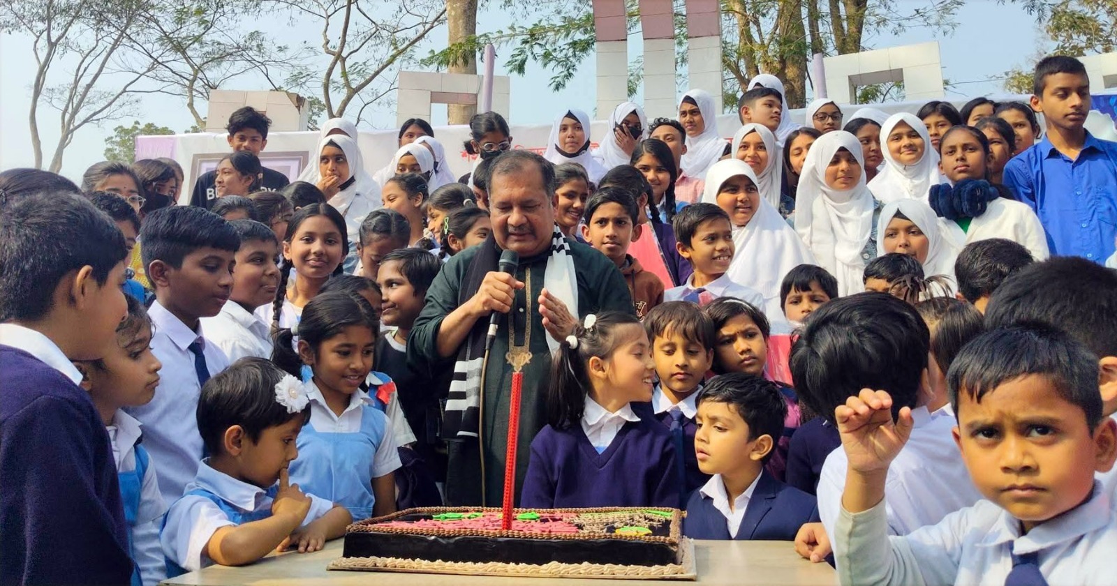 গৌরনদীতে জিয়ার জন্মবার্ষিকী ঘিরে রঙে-গানে দেশপ্রেম, শিশুদের তুলিতে উঠে এলো স্বাধীনতার চেতনা